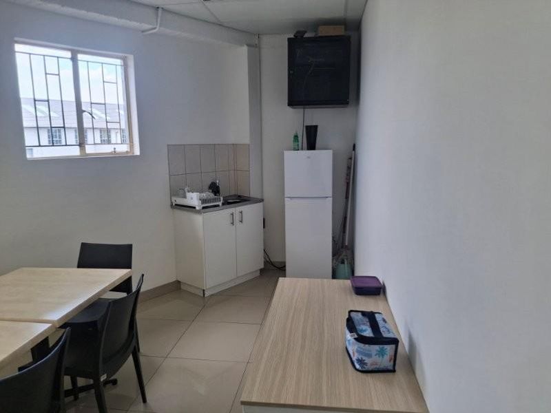 OFFICE / SHOP TO LET - SOUTHERN INDUSTRIAL - Photo 8