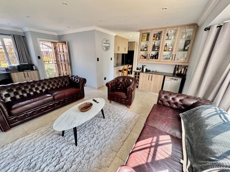 Beautifully Renovated Simplex for Sale in Goedeburg - Photo 9