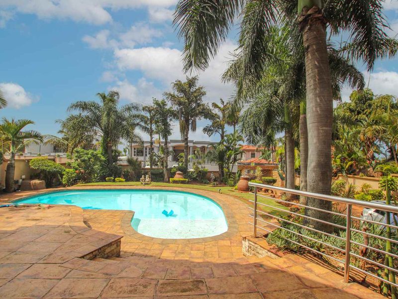 Spectacular home in a boom access controlled street in Prime Umhlanga. - Photo 4