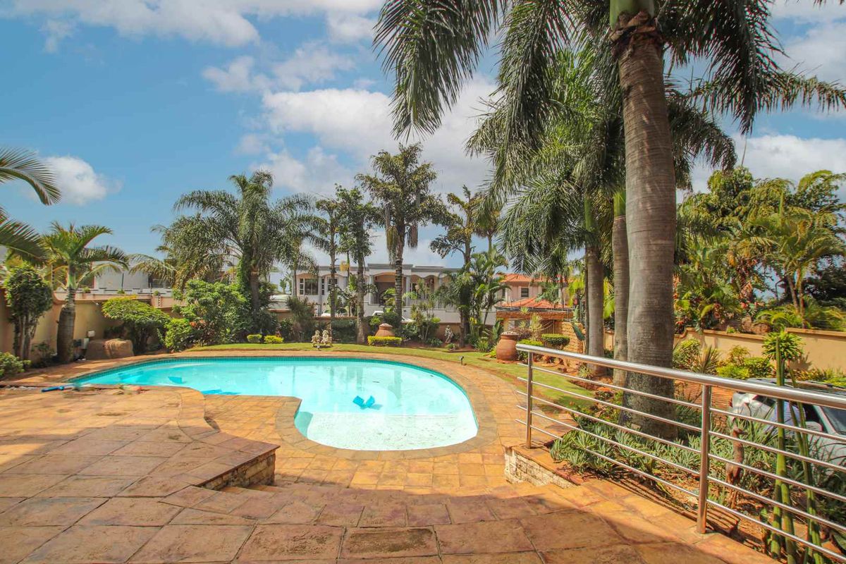 Spectacular home in a boom access controlled street in Prime Umhlanga. - Photo 4