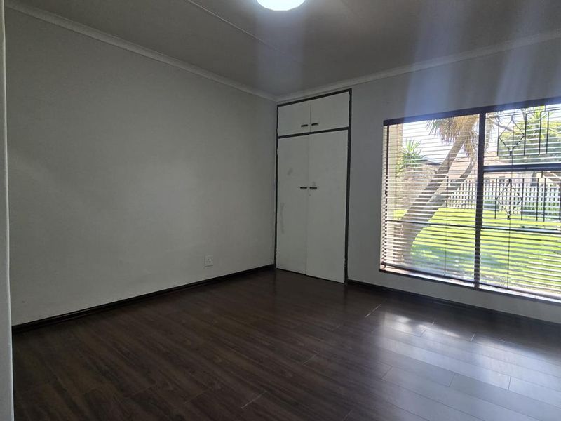 Beautiful 3-bedroom Home with 2-bedroom Flatlet to Rent - Photo 10