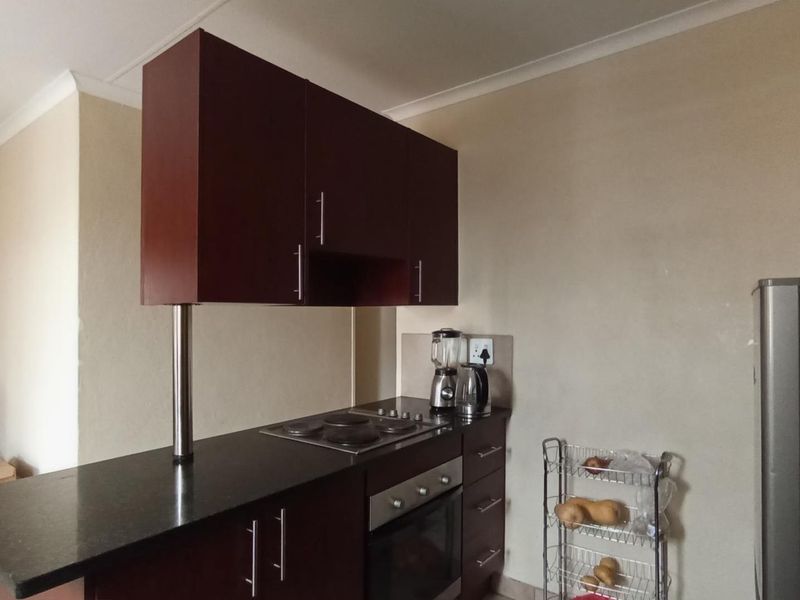 CENTURION - KOSMOSDAL - 3 BED = 2 BATH FULL TITLE HOUSE - Photo 5