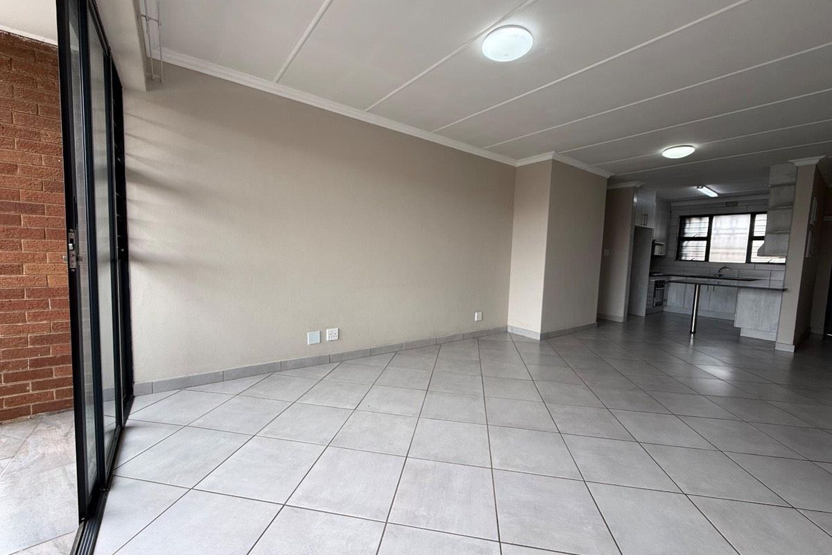 Ground Floor Modern Living with Garden Access - Photo 3