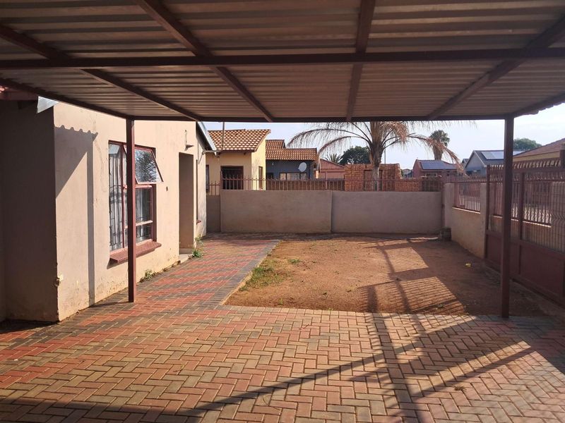 3 Bedroom House to Rent in Ga-Rankuwa Unit 17 - Photo 5