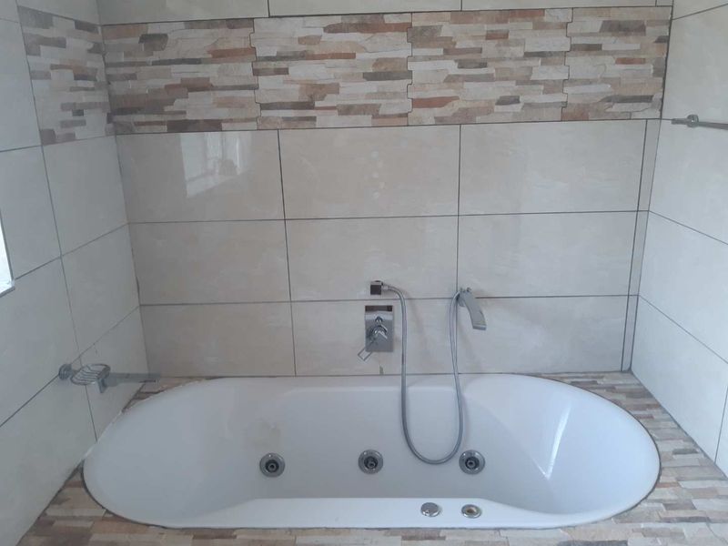 NEAT AND SPACIOUS HOME, ON A MASSIVE YARD WITH AN OUTSIDE ROOM WITH BATHROOM  N BRAAI AREA - Photo 10