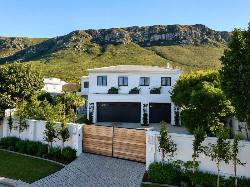 MAGNIFICENT PROPERTY IN HERMANUS HEIGHTS - Photo 3
