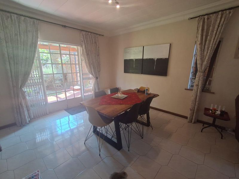 PET FRIENDLY DUPLEX IN CONSTANTIA COMPLEX - Photo 5