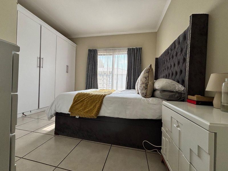 Modern 2-Bedroom, 2-Bathroom Second-Floor Apartment - Stylish, Spacious & Move-In Ready! - Photo 9