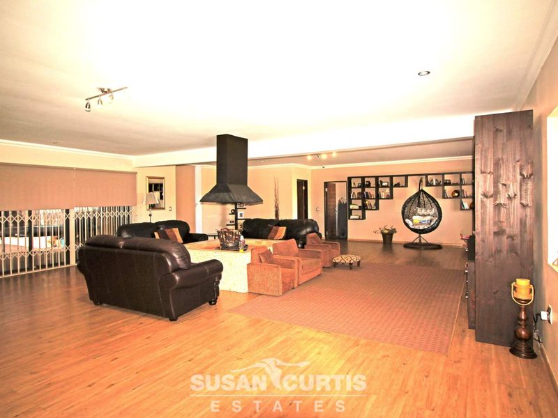 Lovely Family Outdoor Living - Photo 3