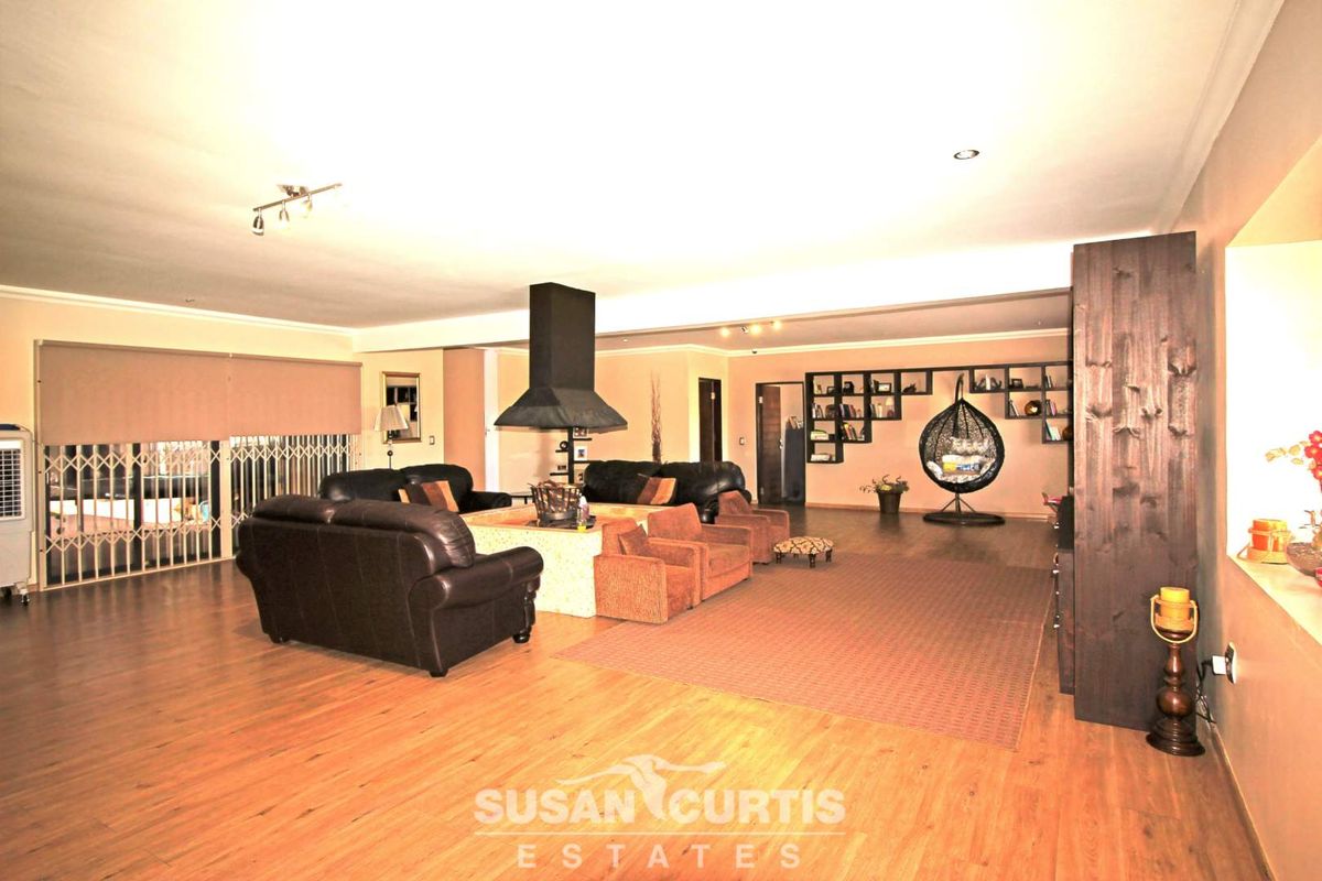 Lovely Family Outdoor Living - Photo 3