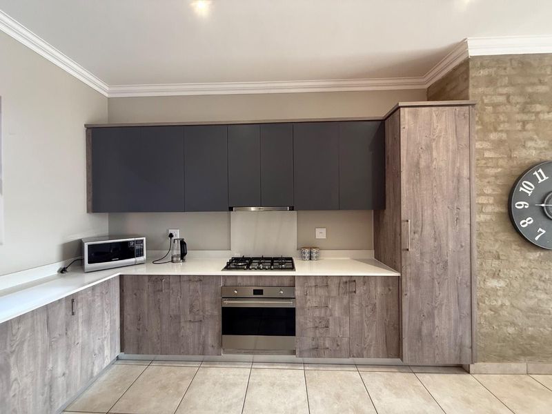 Modern iQ Marula 3-Bedroom Single-Level Townhouse with Spacious Layout and Double Garage - Photo 9