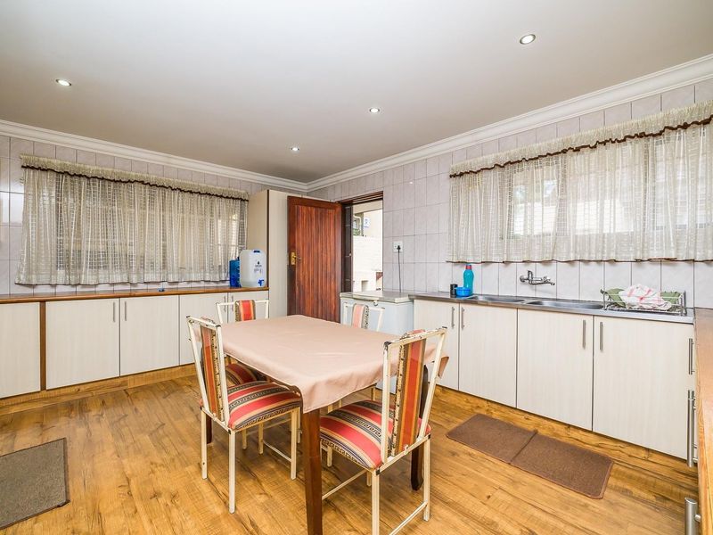 Charming Havenside Home with Flatlet and Ample Parking - Photo 10