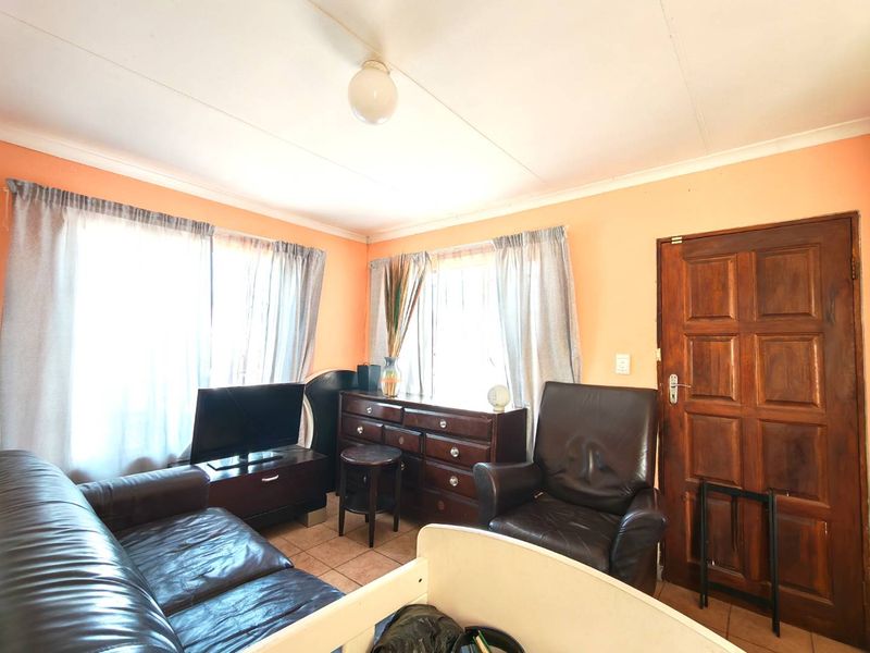 9 Bedroom  House for Sale in Cosmo City - Photo 5