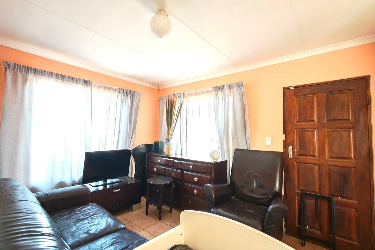 9 Bedroom  House for Sale in Cosmo City - Photo 5