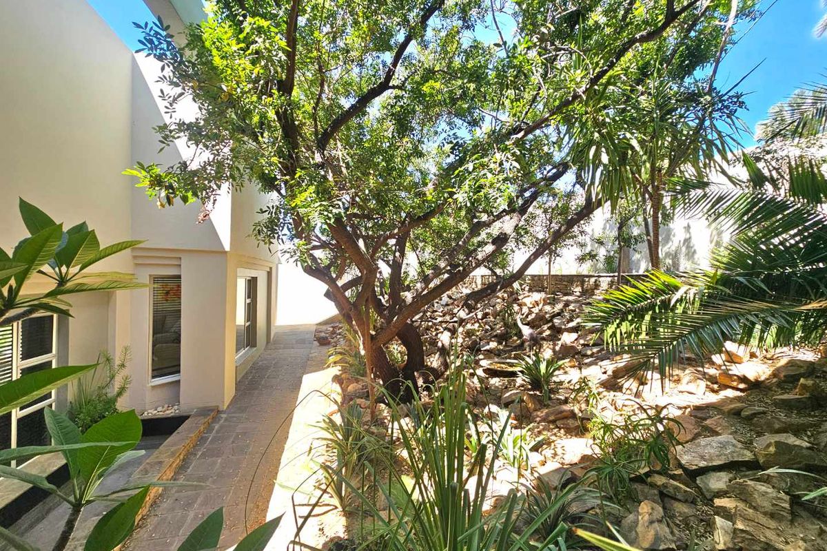 Garden Bliss: 4-Bedroom Gem in Ludwigsdorf - Photo 4