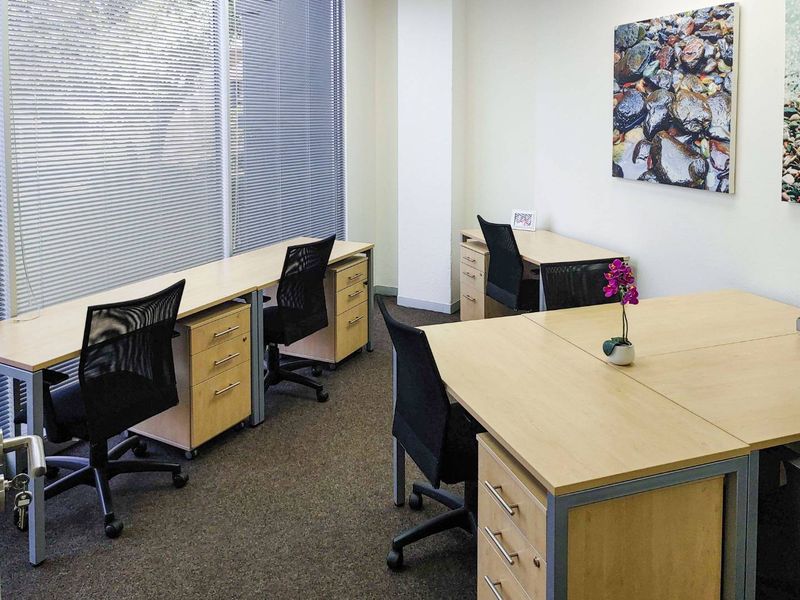Private office space tailored to your business’ unique needs in Regus Centurion Mall. - Photo 4