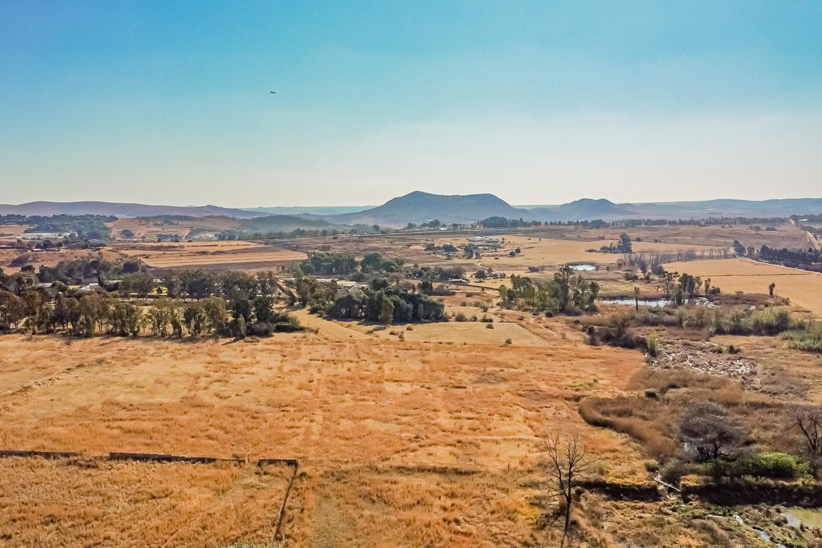 Escape the City Buzz: Invest in Muldersdrift’s Natural Beauty and Potential - Photo 2