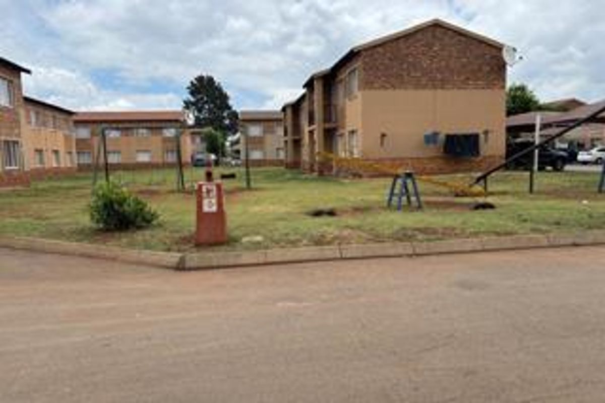 Modern 2-Bedroom Apartment For Sale in Protea Glen - Photo 2