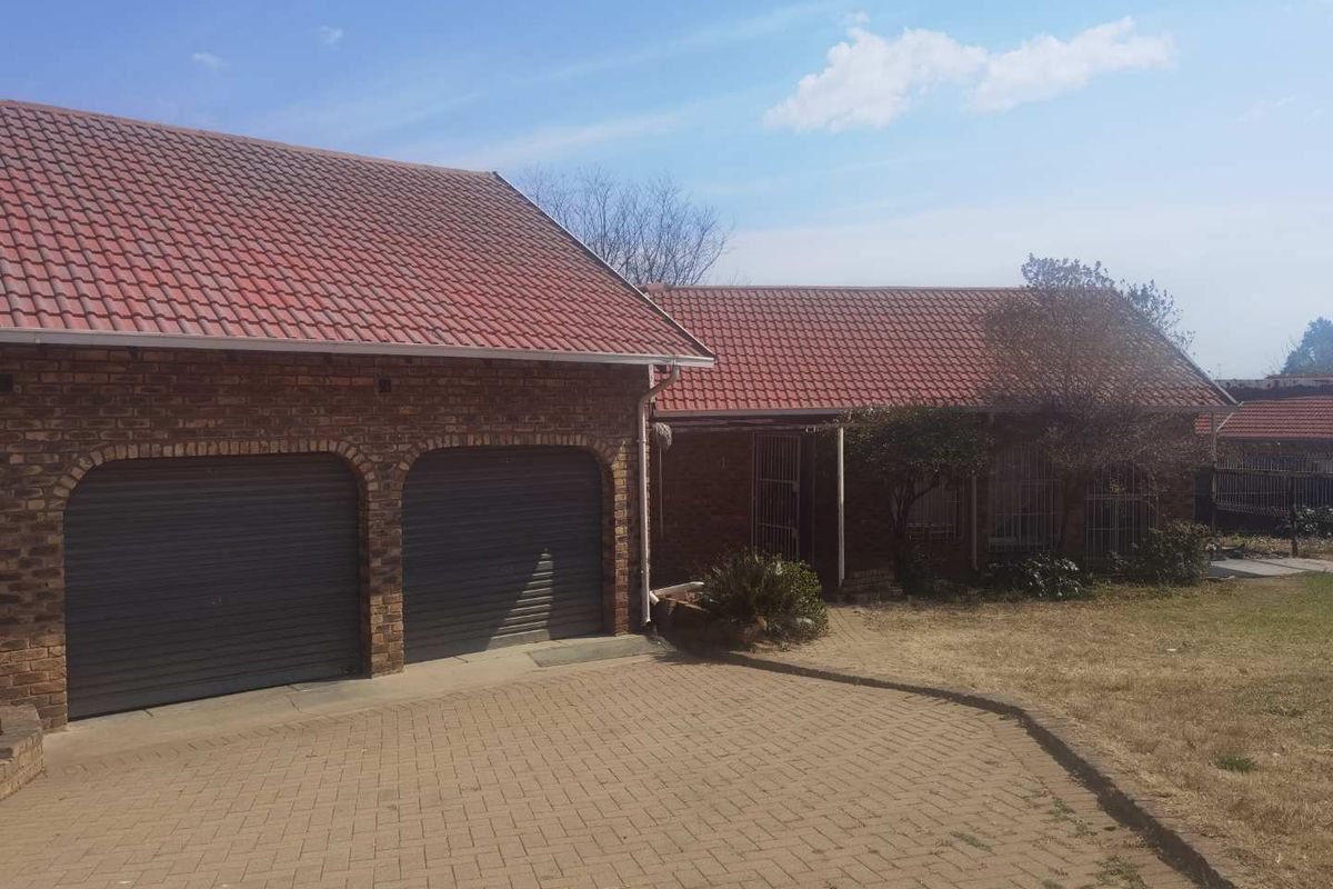 Low maintenance home for sale in Esther Park - Photo 2