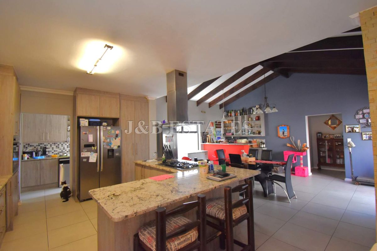 2-Storey Family House - Photo 4