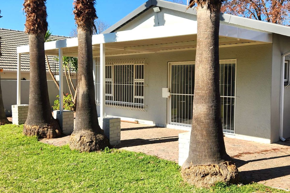 Owner asking R 1 890 000-00 Considering offers from R 1 700 000.00 - Photo 2