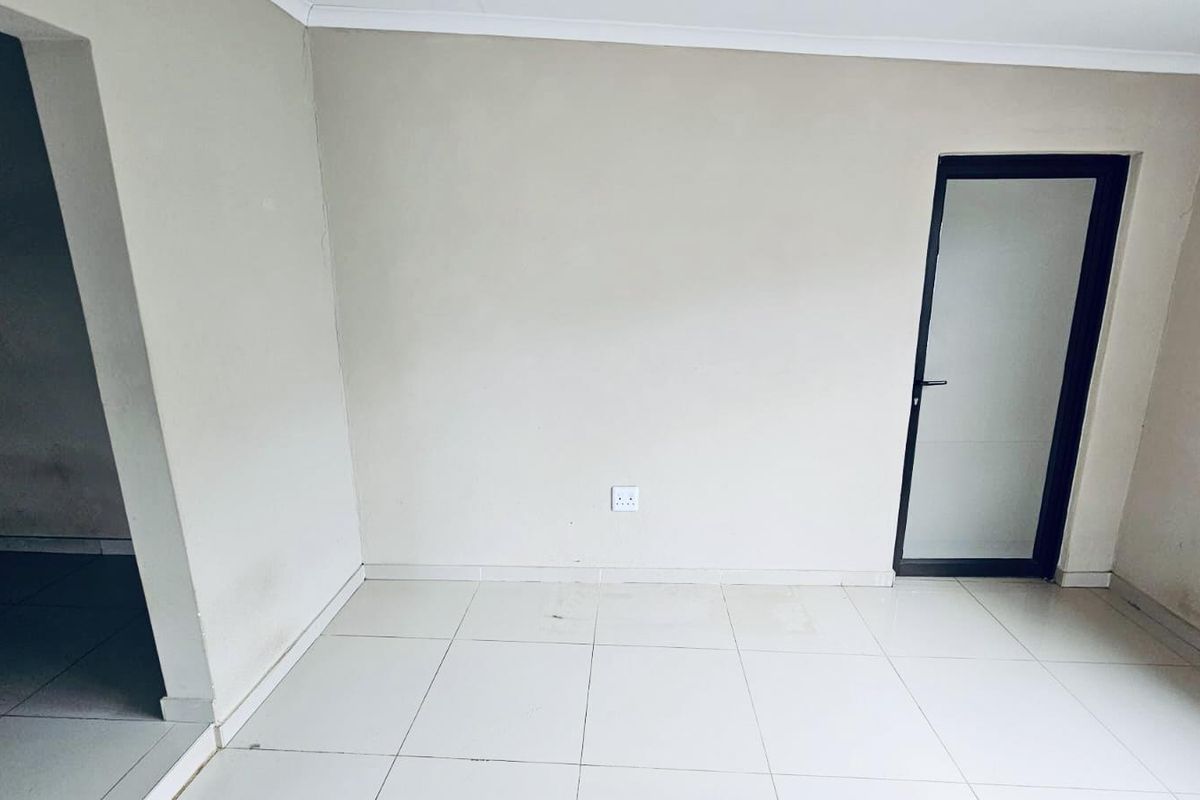2 Houses with separate entry to buy in vryheid - Photo 3
