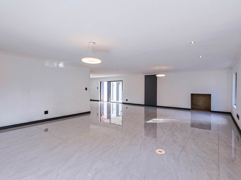 Newly Renovated 6-Bedroom Single-Storey Home with Flatlet – Turnkey Perfection - Photo 9