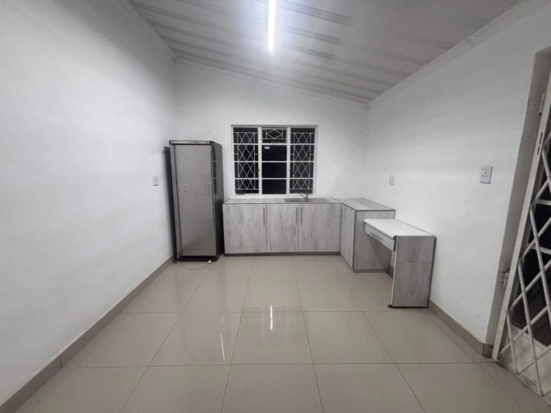 Secure 1 Bedroom Flatlet to Rent in Hayfields, Pietermaritzburg - Photo 5