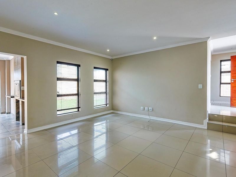 **Charming Family Haven in Highlands Estate** - Photo 7