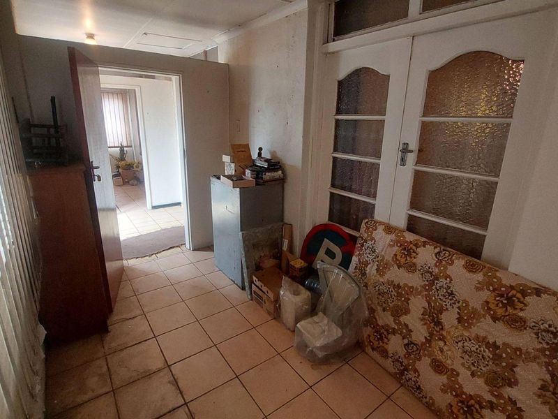 Transform & Personalize This Generous Vintage Space! - Photo 5