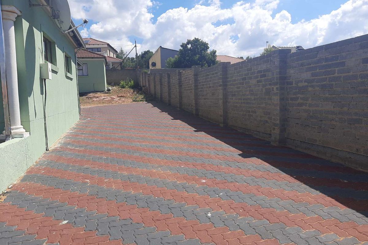 Familly home with a cottage on a big Yard - Photo 3