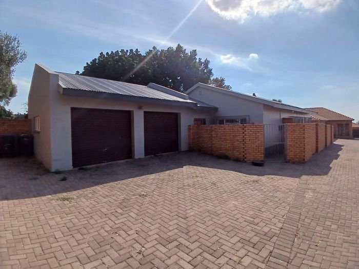 Property #2387478, Townhouse Rental Monthly in Silverton