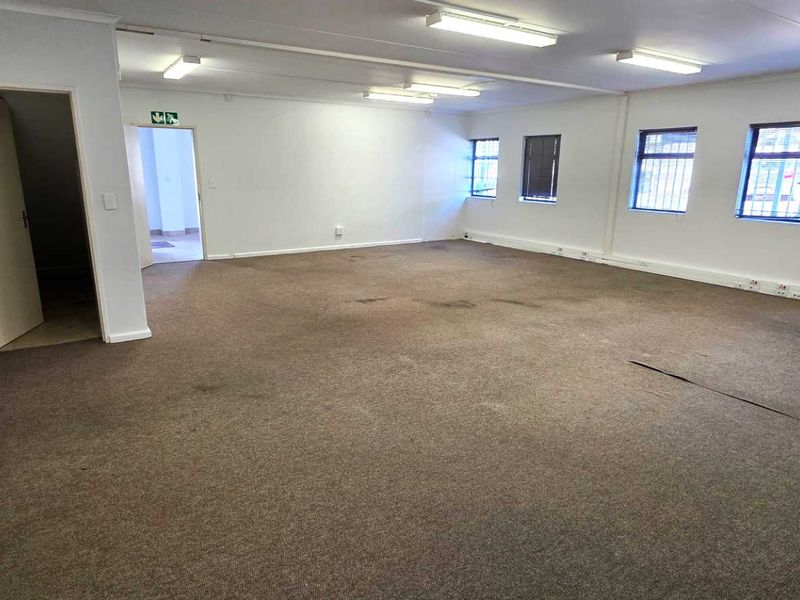 Ground Floor Office in Westlake Business Park - Photo 4