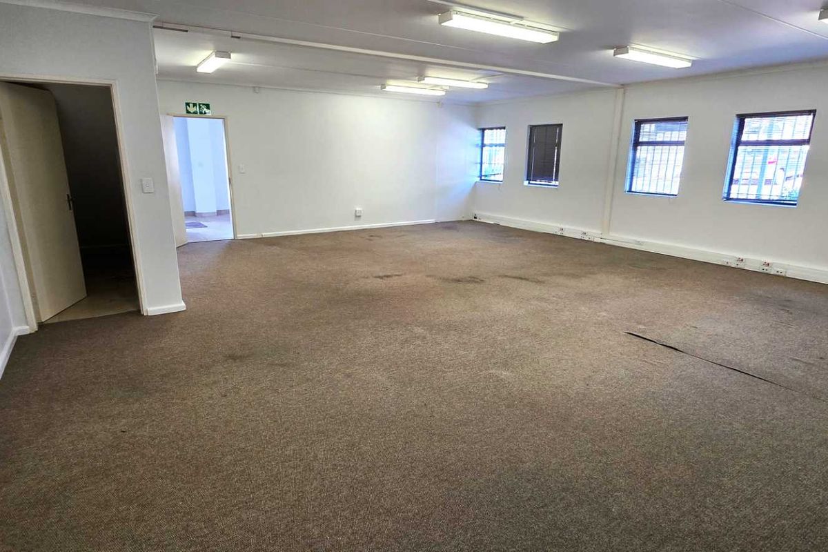 Ground Floor Office in Westlake Business Park - Photo 4