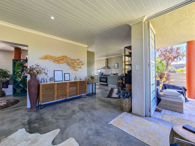 Stunning home with river view for sale in Stilbaai-Wes. - Photo 10
