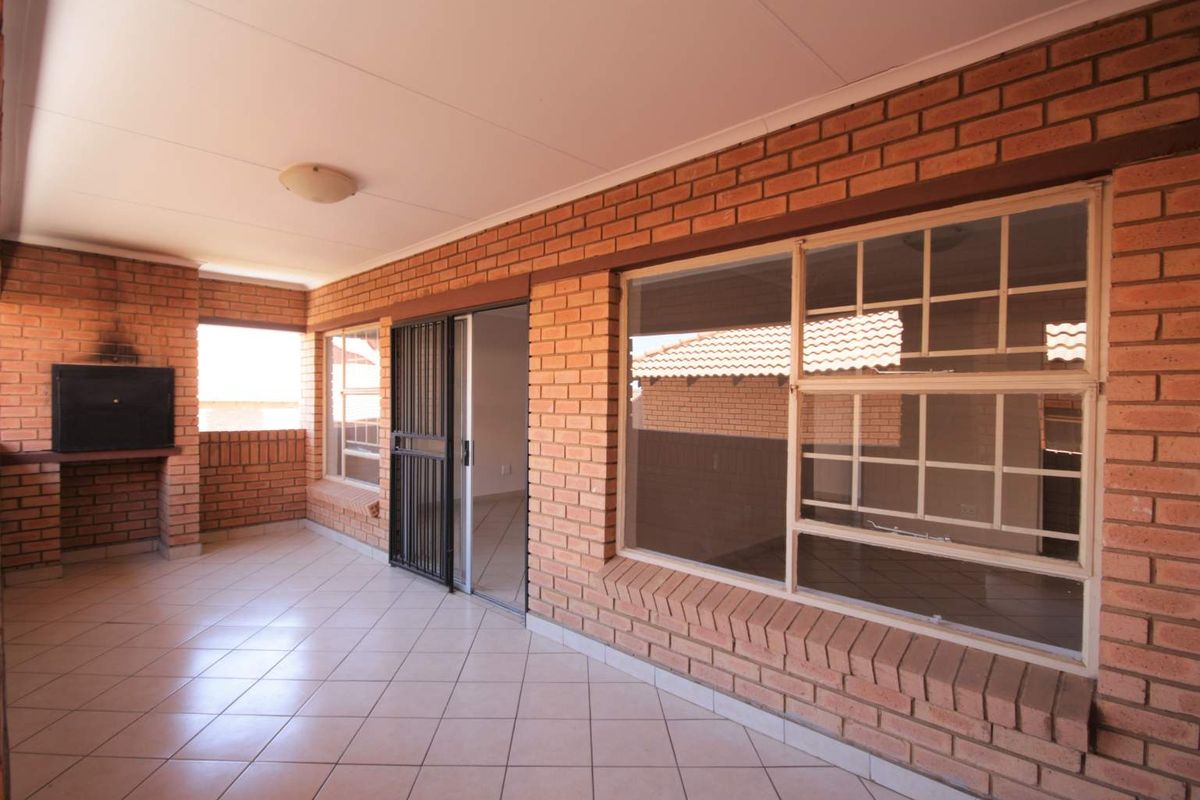 Loadshedding free area - A perfect lock up and go! - Photo 4