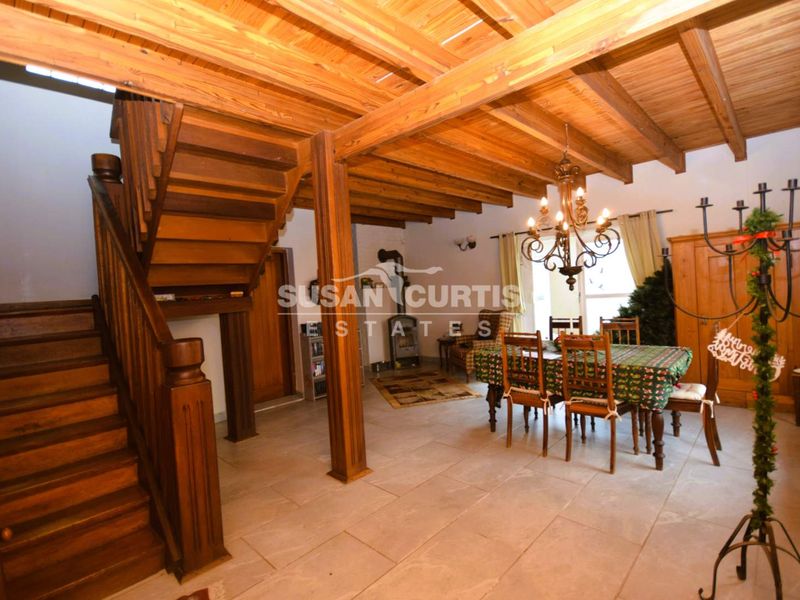 Fabulous family home in popular area - Photo 10