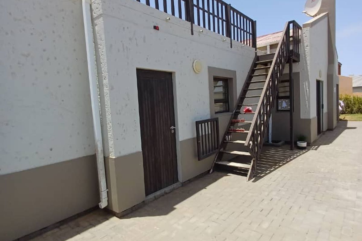 Popular townhouse complex in a sought after area - Photo 5