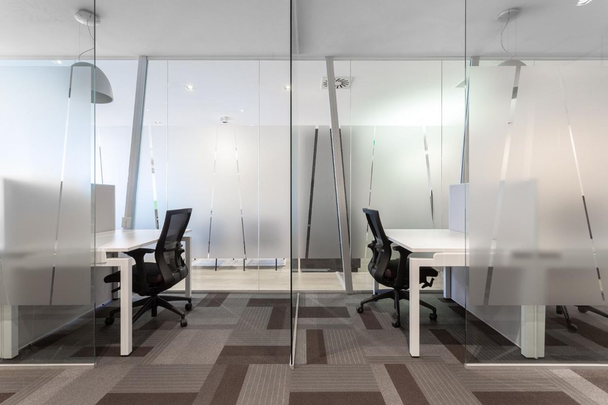 Access professional coworking space in Regus Silver Lakes - Photo 2