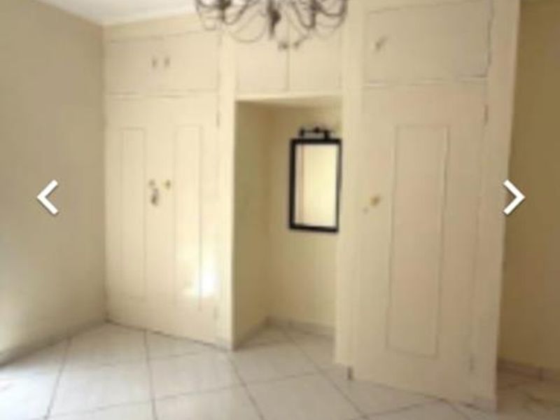 Light, bright family home on corner stand - Photo 8
