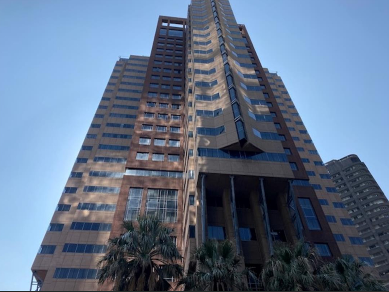 Elegant 2-Bedroom Apartment with Panoramic City Views - Photo 4