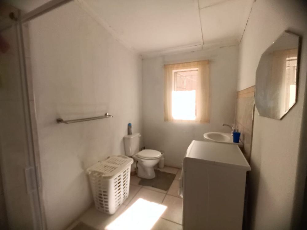 Unit 7 bathroom 