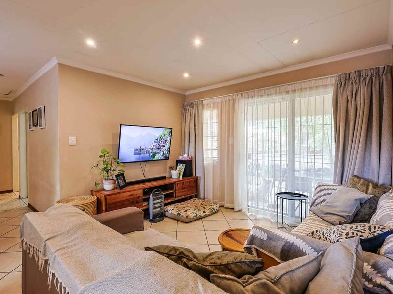 Spacious 3-bedroom townhouse available to rent. - Photo 6