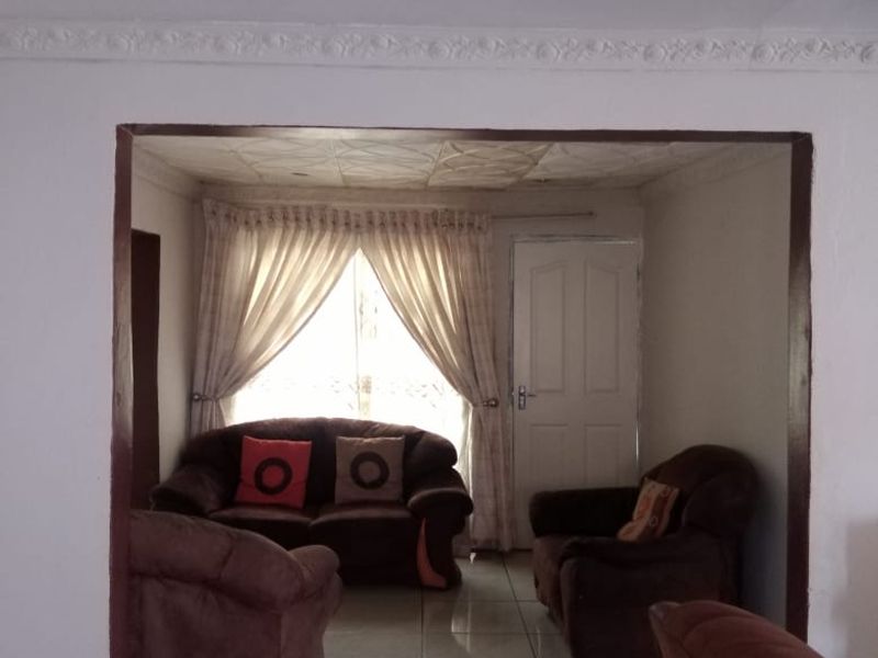 Family Home Vosloorus - R 920 000 - Photo 5