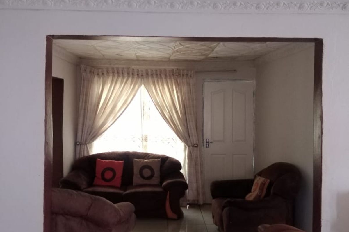 Family Home Vosloorus - R 920 000 - Photo 5