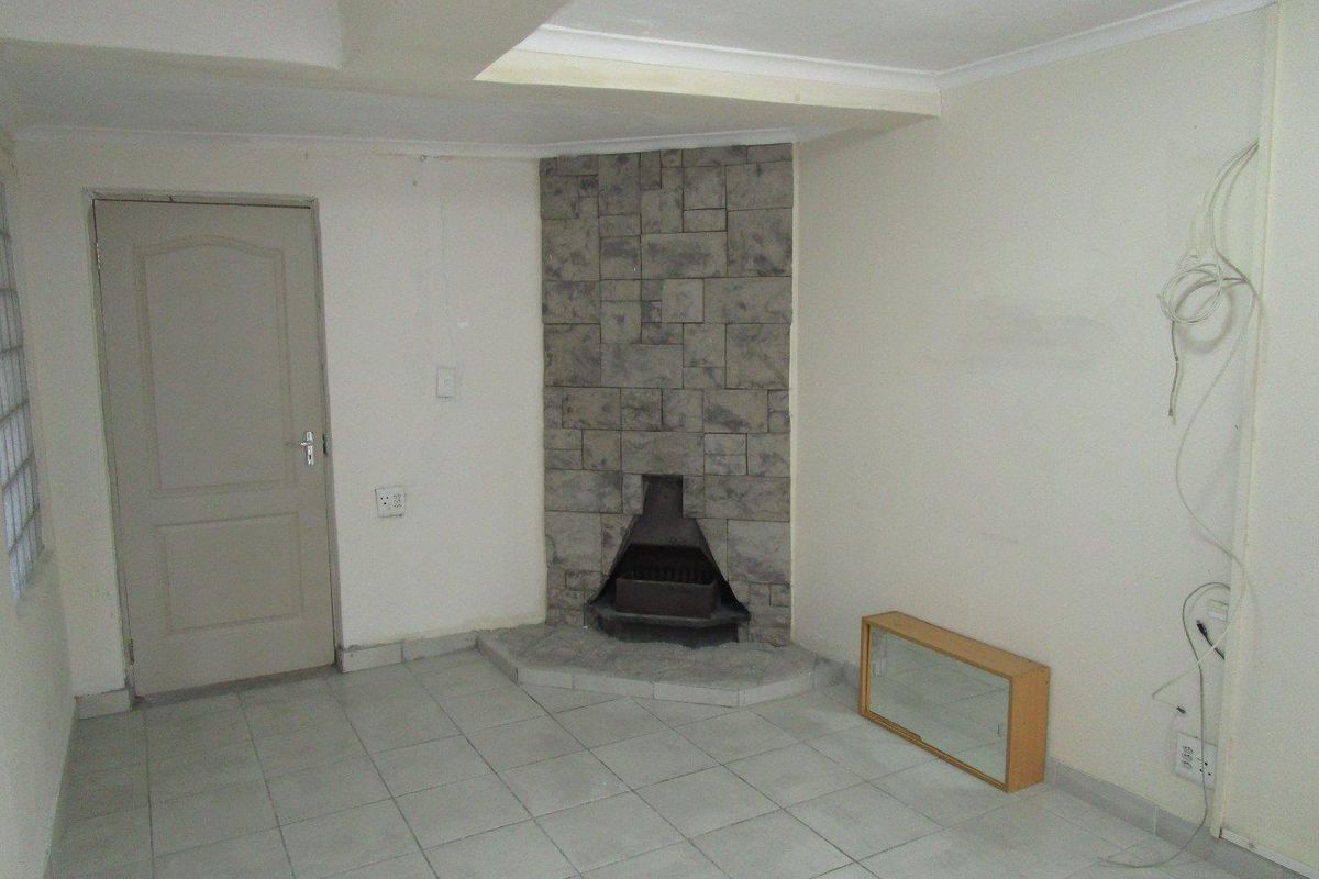 Erica Township, Belhar  - back unit  Perfect for professionals or a small family! - Photo 2