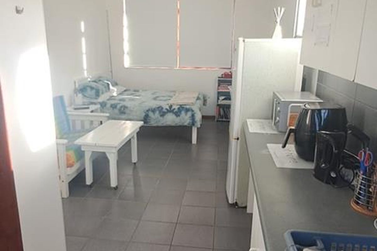 Upmarket Flatlets to Rent - Summerstrand - Photo 3