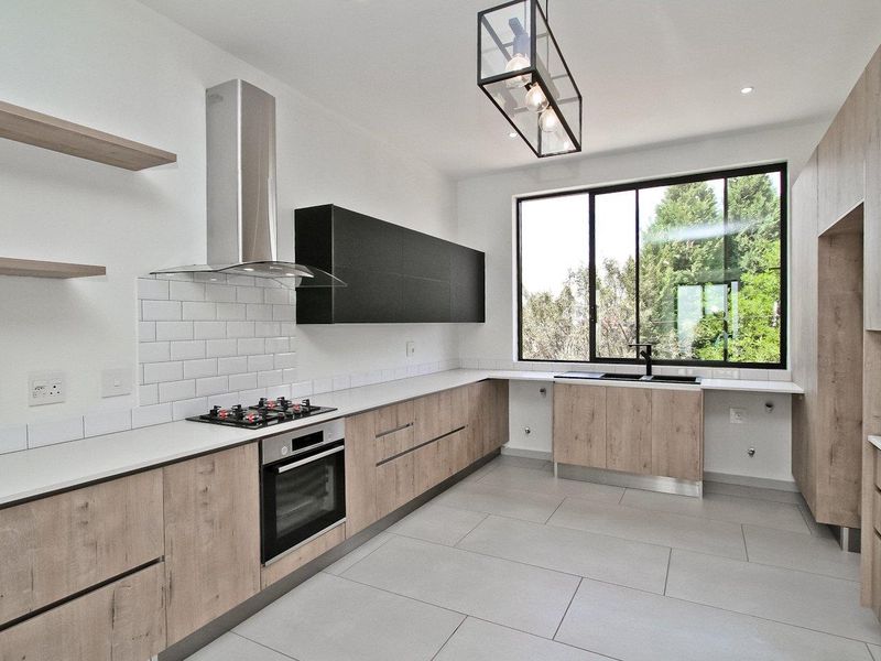 Exclusive Apartment with Panoramic Views! - Photo 2