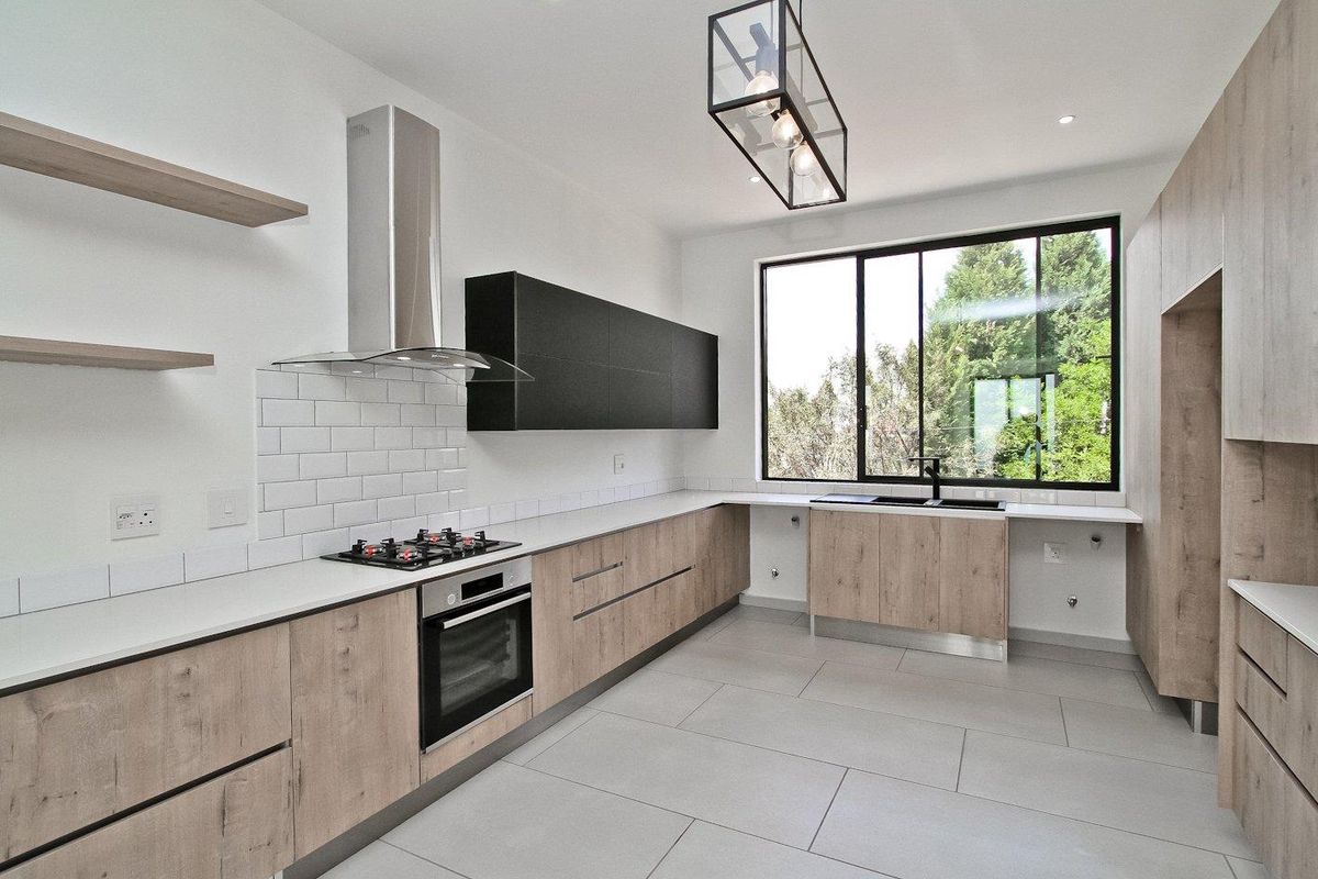 Exclusive Apartment with Panoramic Views! - Photo 2