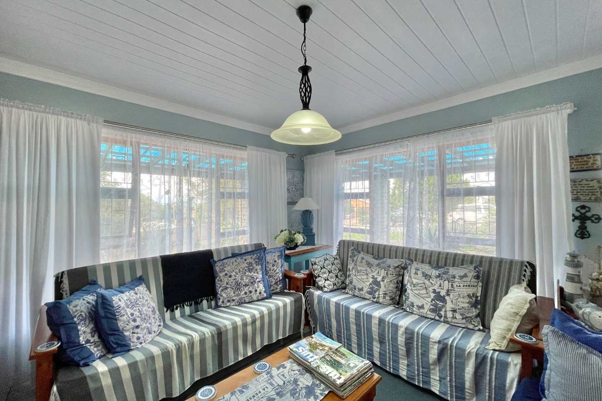 Prestigious Hartenbos Heuwels Home | 4 Bedrooms | Green Belt Views & Exceptional Privacy - Photo 4